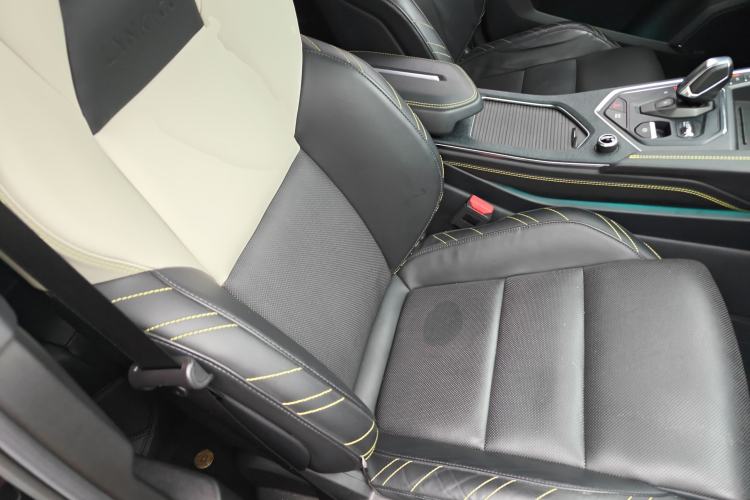 Used Lynk & Co 05 2022 2.0T Two-Wheel Drive Shine Halo Right Front Seat