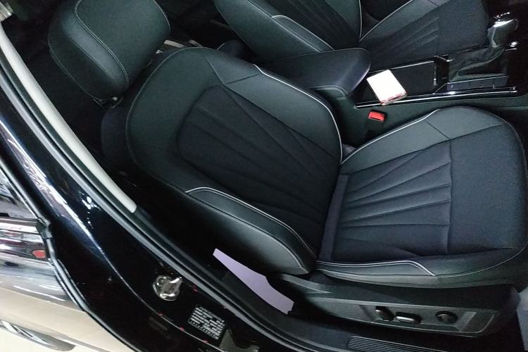 Used Volkswagen Passat 2024 380TSI Dragon Edition Right Front Seat