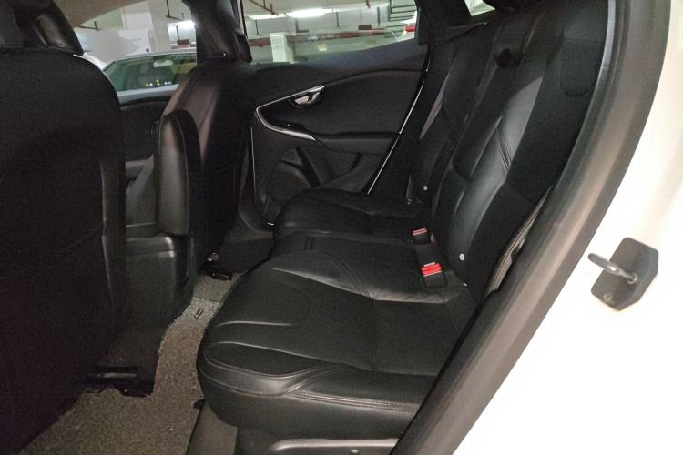 Used Volvo V40 2015 1.6T Zhiya Edition
