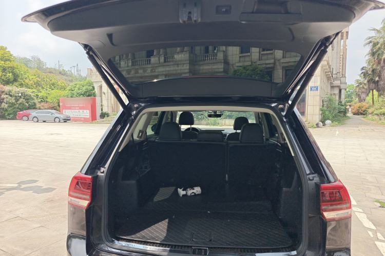 Used Volkswagen Teramont 2020 Revised Version 380TSI Four-Wheel Drive Luxury Edition Trunk