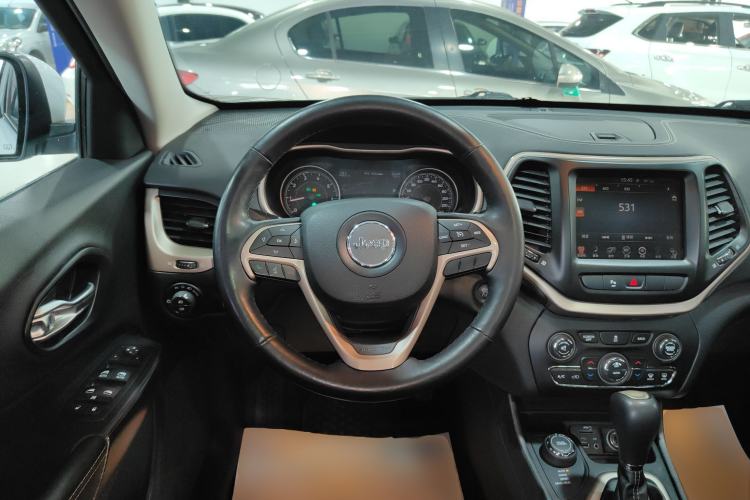 Used Jeep Cherokee 2014 2.4L Luxury Edition
