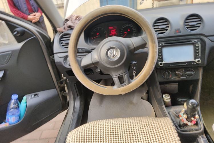 Used Volkswagen Jetta 2015 1.6L Manual Fashion Edition
