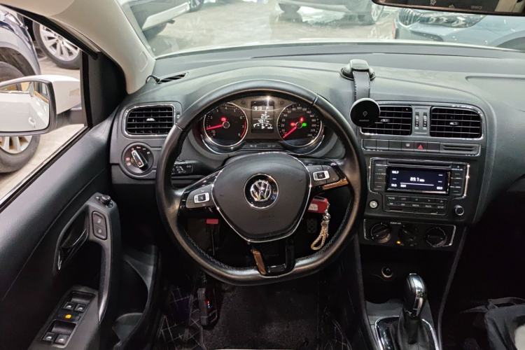 Used Volkswagen Polo 2016 1.6L Automatic Comfort Model Steering Wheel