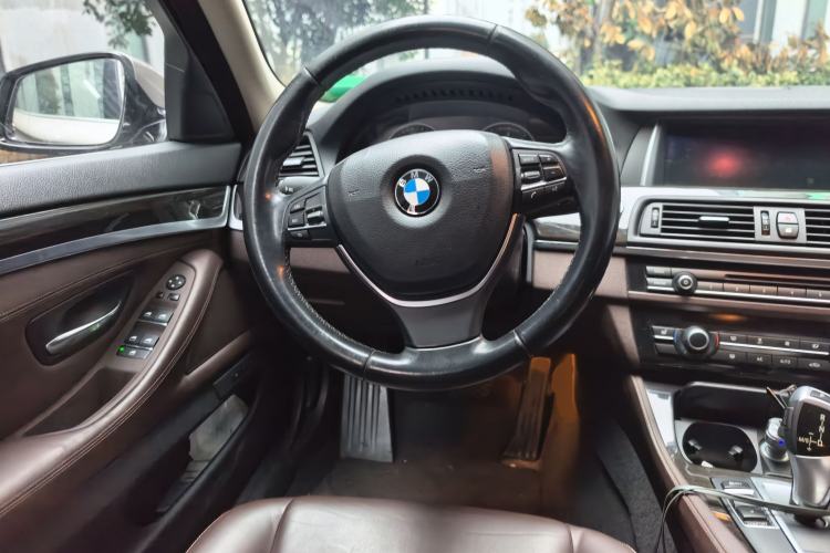 Used BMW 5 Series 2013 525Li Leading Model
