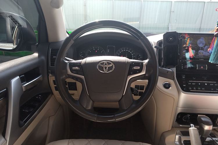 Used Toyota Land Cruiser 