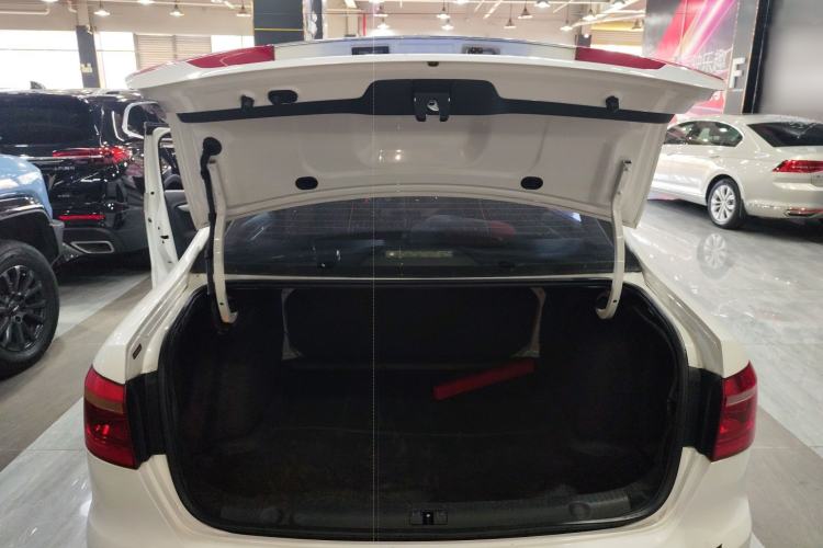 Used Volkswagen Lavida 2015 1.6L Automatic Fashion Edition