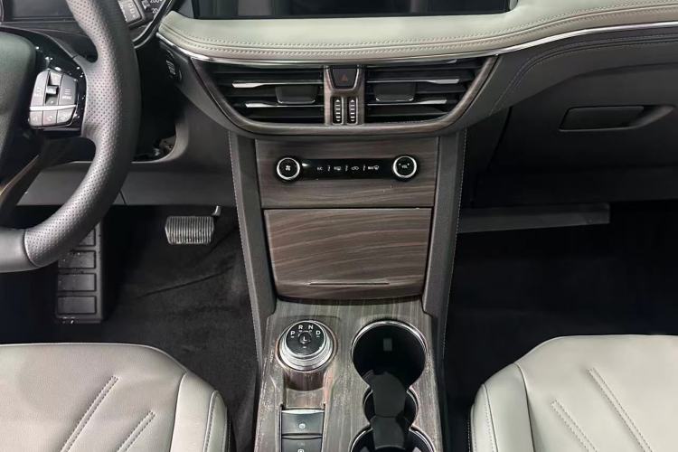 Used Ford Escape 2020 EcoBoost 245 Two-Wheel-Drive Comfort Edition Interior 4