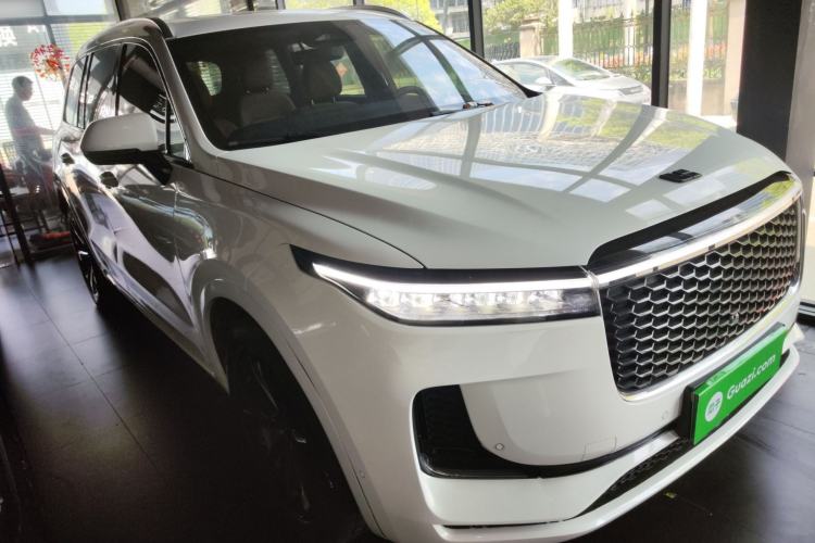 Used Li Auto ONE 2021 Extended-Range 6-Seater Version Front Right 45 Deg