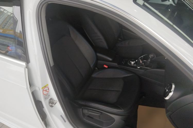Used Audi A3 2020 Sportback 35 TFSI Fashion Edition China VI Emission Standard Right Front Seat
