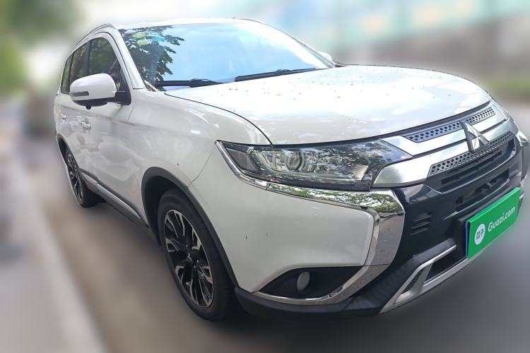Used Mitsubishi Outlander 2019 2.0L Two-Wheel Drive Comfort Edition 7 Seats China V Emission Standard
