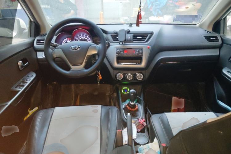 Used Kia K2 2015 Sedan 1.4L Manual Transmission GL Center Console