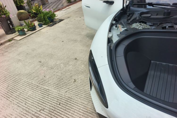 Used Xiaomi Auto SU7 2024 Four-Wheel Drive Ultra-Long Range Advanced Intelligent Driving Max Edition Right Front Headlight