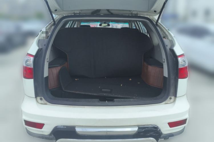 Used BYD S6 2014 2.0L Manual Luxury 5-Seater Trunk