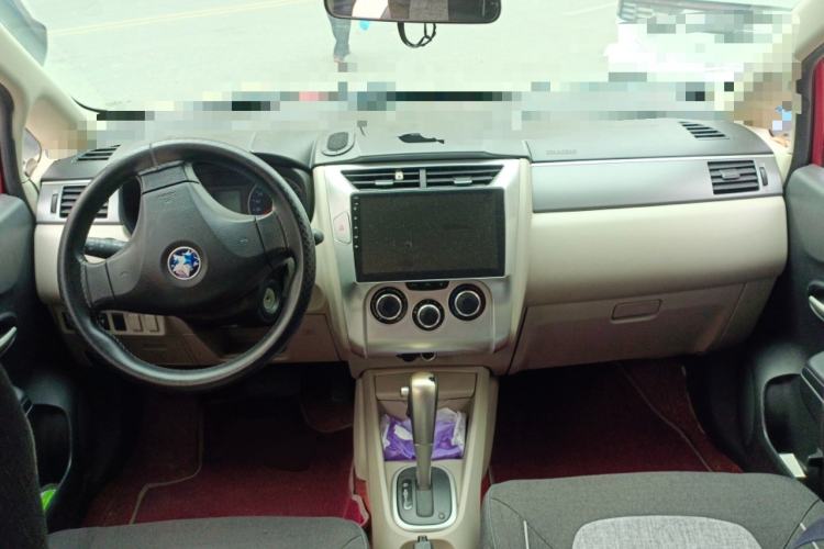 Used Venucia R50 2015 1.6L Automatic Fashion Edition Center Console