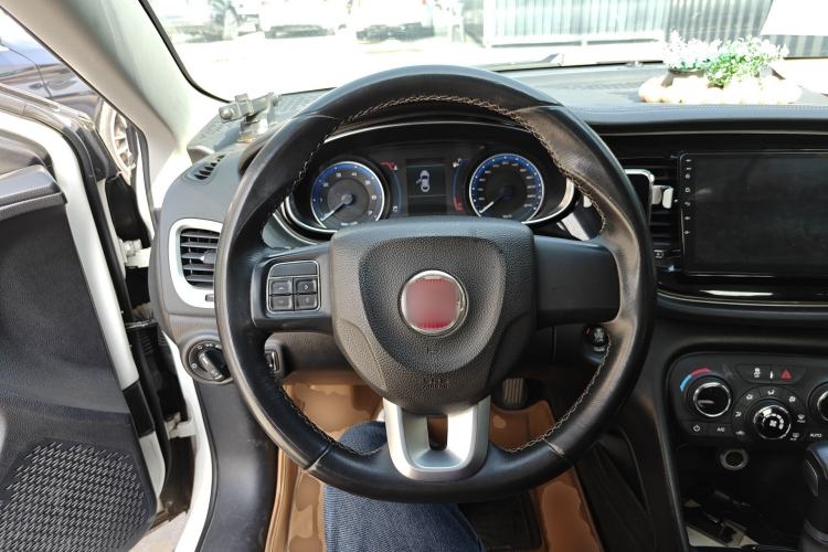 Used Fiat Viaggio 2015 1.4T Automatic Jingxiang Edition Steering Wheel