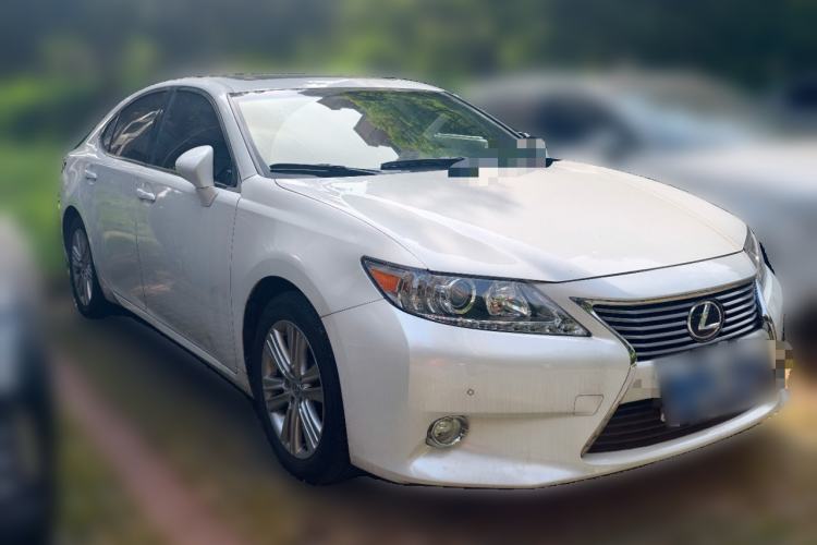 Used Lexus ES 2013 250 Elite Edition Front Right 45 Deg
