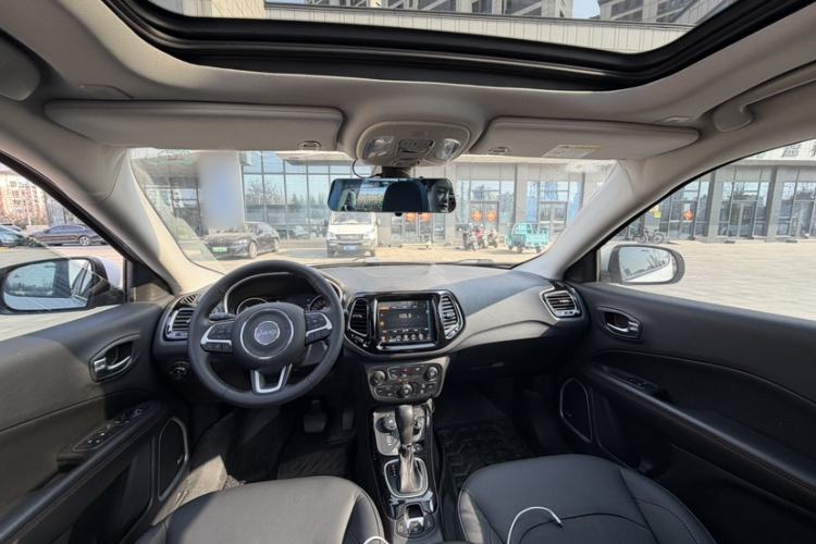 Used Jeep Compass 2017 200T Automatic Prestige Four-Wheel Drive Edition
