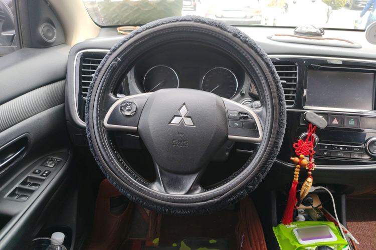 Used Mitsubishi Outlander 2013 2.4L Four-Wheel Drive Luxury Navigation Version 7 Seats