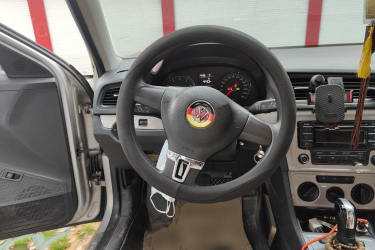 Used Volkswagen Lavida 2013 Revised Classic 1.6L Automatic Fashion Edition Steering Wheel