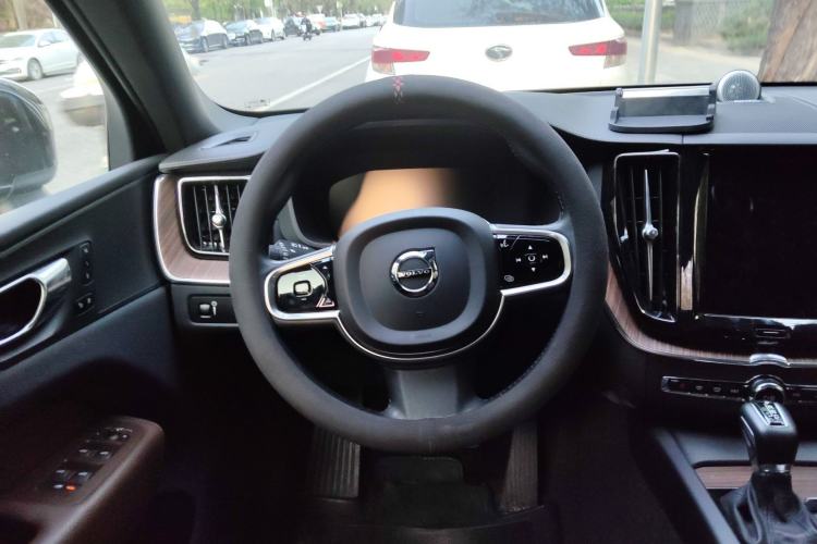 Used Volvo XC60 2021 T5 4x4 Smart Luxury Edition Steering Wheel