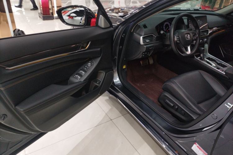 Used Honda Accord 2022 260TURBO Phantom Night · Prestige Edition Driver Seat