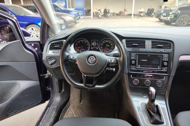Used Volkswagen Golf 2018 230TSI Automatic Comfort Model
