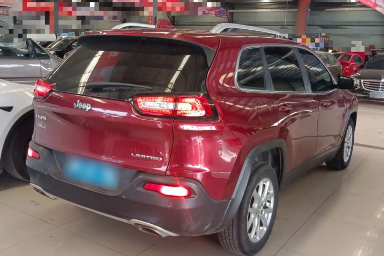 Used Jeep Cherokee 2017 2.4L Leading Edition
