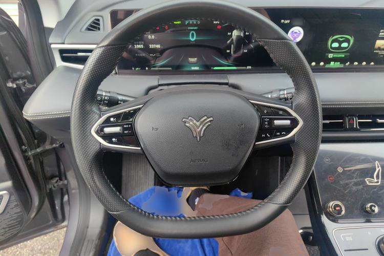 Used NETA U 2022 Zhi 400 Lithium-Nickel-Manganese-Cobalt Energy System Steering Wheel