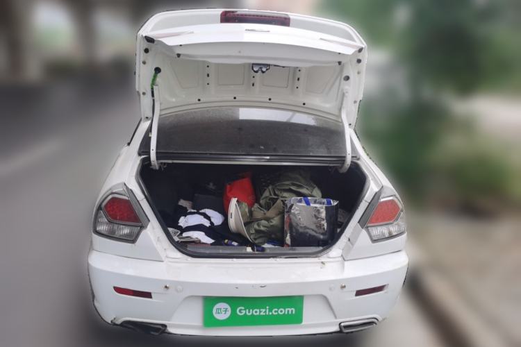 Used Soueast V3 Lingyue 2012 Revised Version 1.5L Manual – Style Edition
