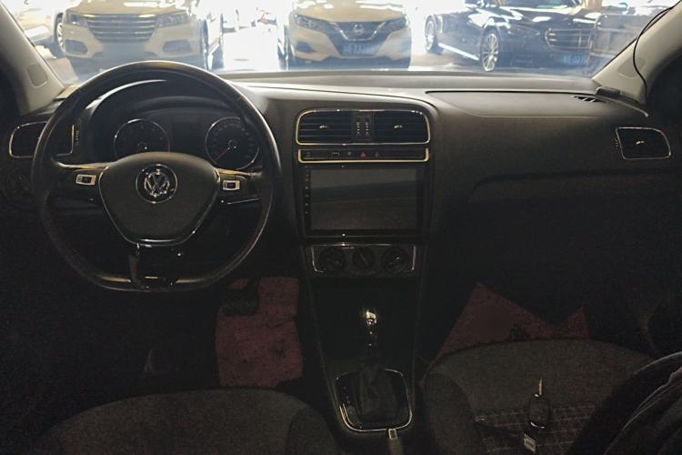 Used Volkswagen Polo 2018 1.5L Automatic Enjoyment Model Center Console