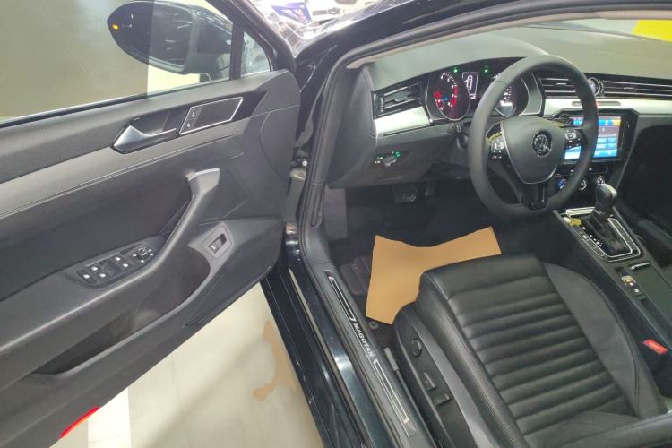 Used Volkswagen Magotan 2019 330TSI DSG Leading Model China VI Standard
