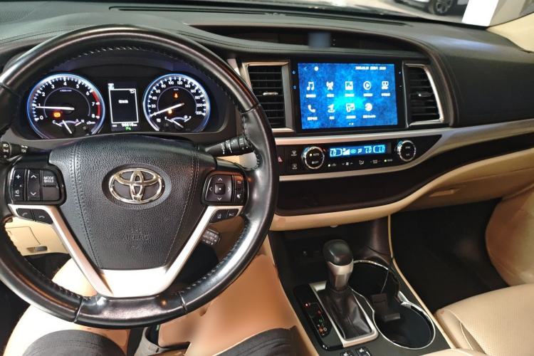Used Toyota Highlander 2018 2.0T Four-Wheel Drive Prestige Version 7 Seats China VI Standard
