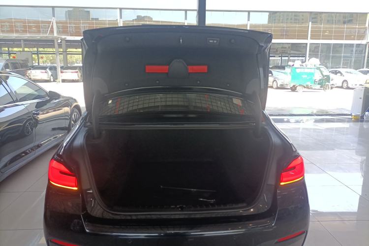 Used BMW 5 Series 2022 Second Facelift 530Li Leading Edition M Sport Package
