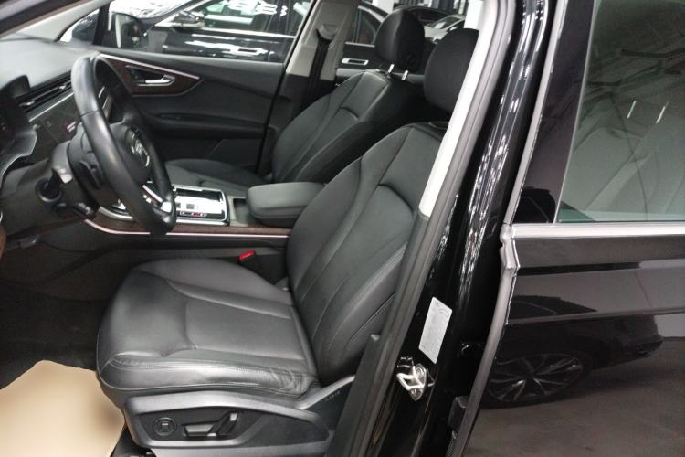 Used Audi Q7 2023 45 TFSI quattro S line Sport model
