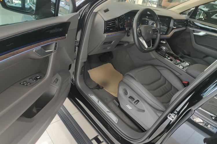 Used Volkswagen Touareg 2023 3.0 TSI Luxury Edition Obsidian Black Sport Package
