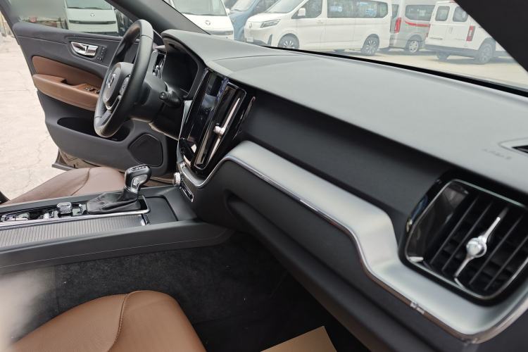 Used Volvo XC60 2021 T5 4x4 Smart Luxury Edition