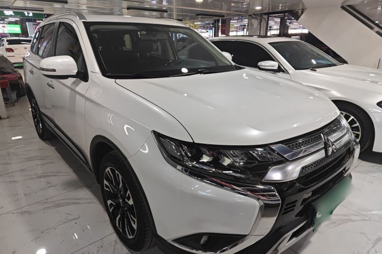 Used Mitsubishi Outlander 2020 2.4L 4x4 Zhi Xiang Edition 7-Seater Exterior 1