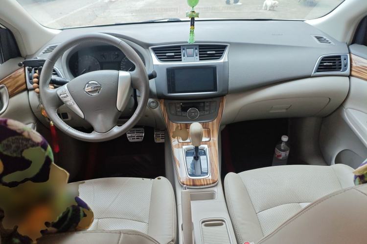 Used Nissan Sylphy 2014 1.6XV CVT Deluxe Edition Center Console