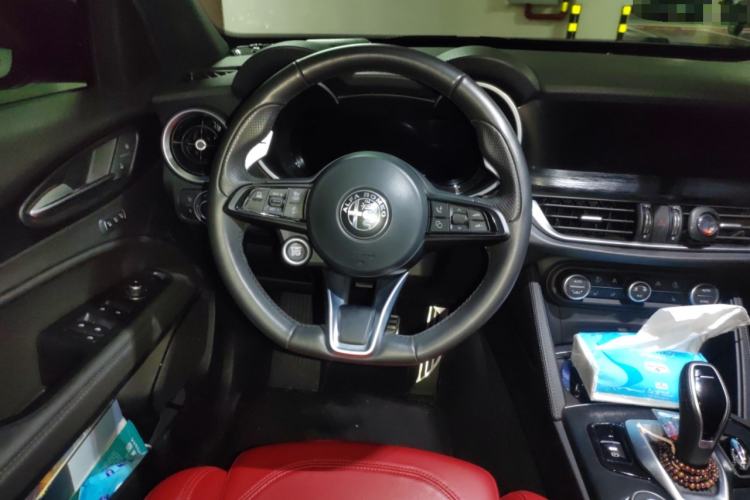 Used Alfa Romeo Stelvio 2023 2.0T 280HP Sprint Zongqing Version Steering Wheel