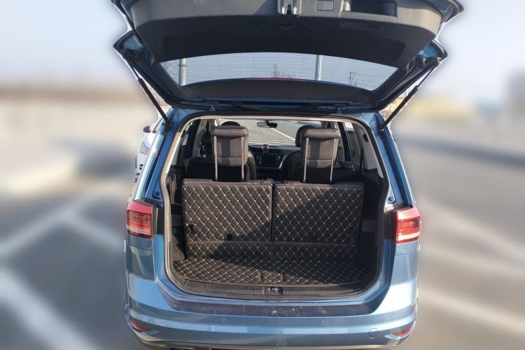 Used Volkswagen Touran 2018 Volkswagen Touran L 280TSI DSG Comfort Edition 6-seater Trunk