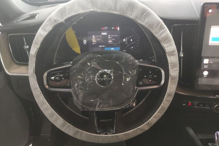 Used Volvo XC60 2026 B5 4x4 Smart Luxury Edition Steering Wheel