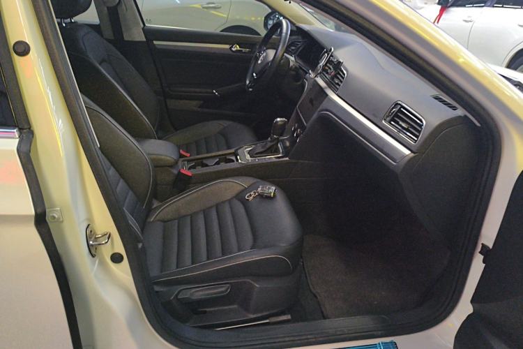 Used Volkswagen Lamando 2021 Facelift 280TSI DSG Comfort Edition (Manual Air Conditioning) Right Front Seat