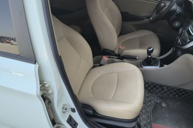 Used Hyundai Verna (older generation) 2016 1.4L Manual Smart GLS Trim Right Front Seat