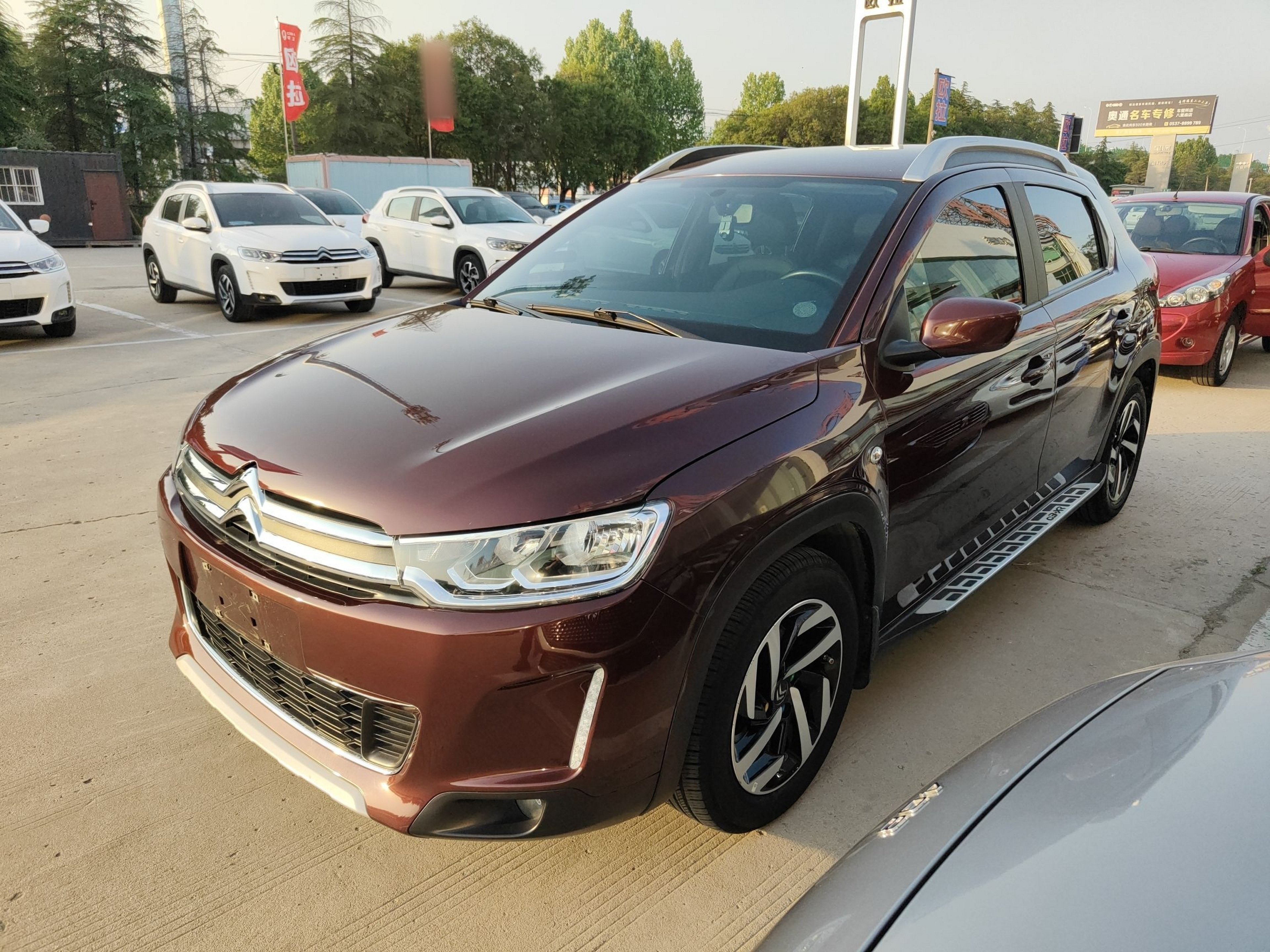 تحت مقدمة السيارة