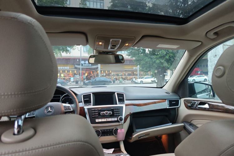 Used Mercedes-Benz M-Class 2014 ML 400 4MATIC Dynamic Model Headliner