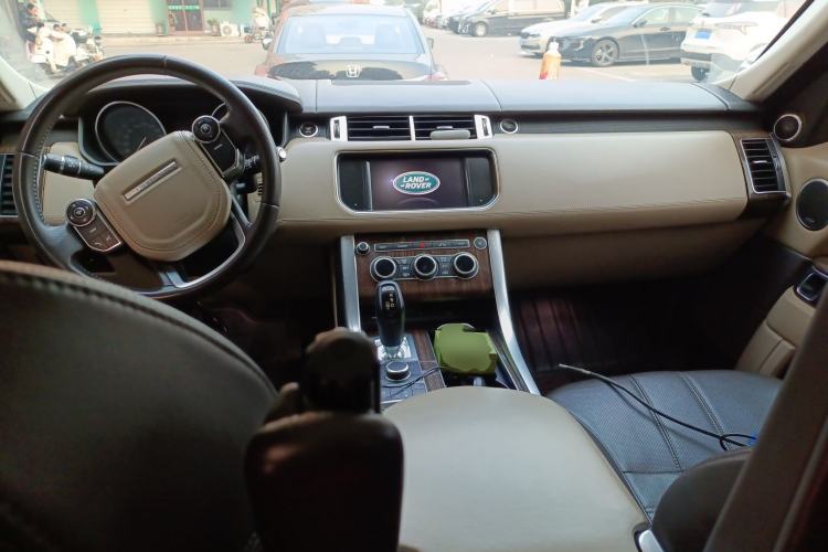 Used Land Rover Range Sport 2014 3.0 SC V6 HSE Center Console