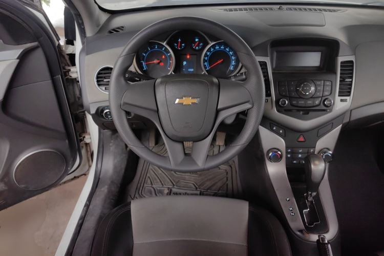 Used Chevrolet Cruze 2013 1.8L SE AT Steering Wheel