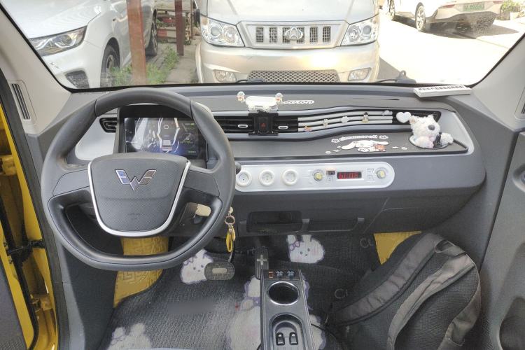 Used Wuling Hongguang MINIEV 2022 Macaron Premium Model – Lithium Iron Phosphate Center Console