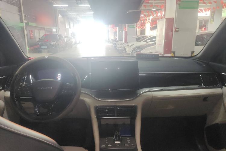 Used BYD Song PLUS New Energy 2024 HONOR Edition DM-i 110km Flagship Model Center Console