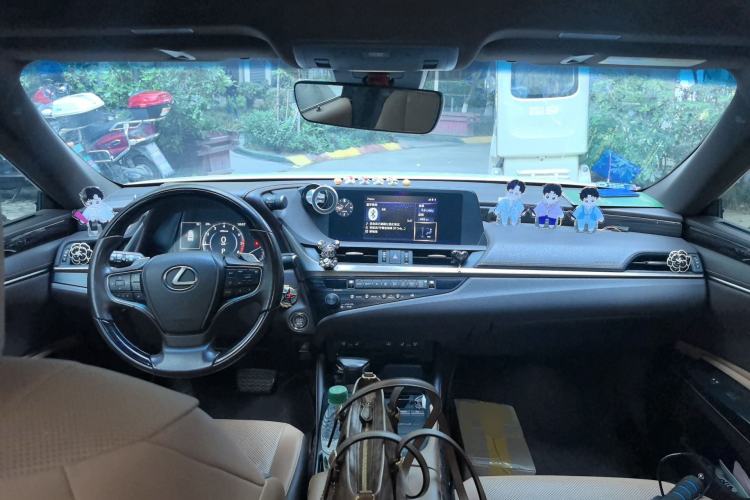 Used Lexus ES 2018 200 Luxury Edition China V Standard Center Console